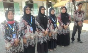 guru sekolah surabaya