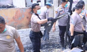 gotong royong polisi